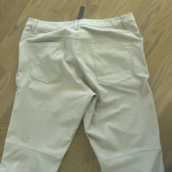 Lululemon ABC pant - Picture 3 of 3